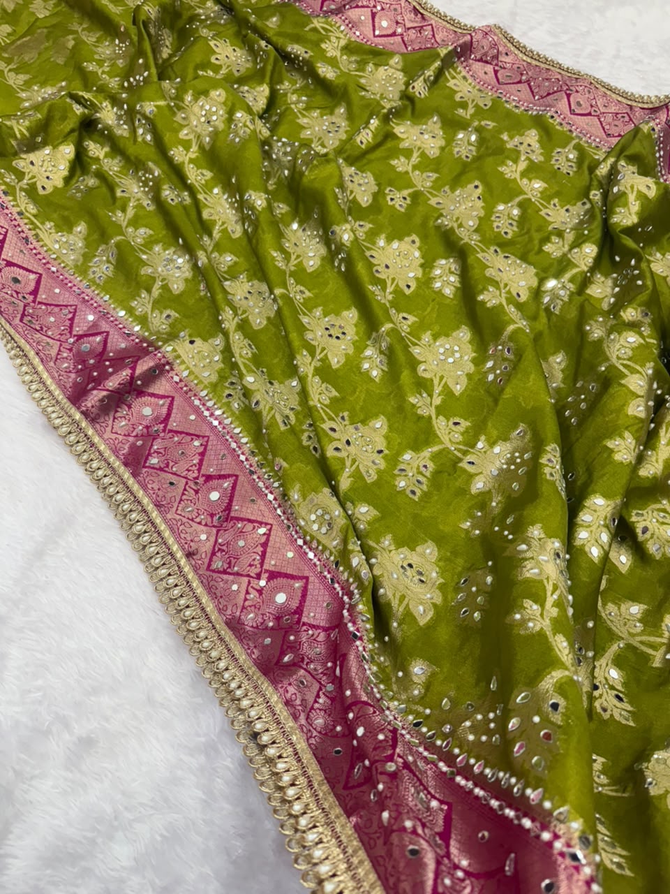 Banarasi Warm Silk Rose Jaal Saree